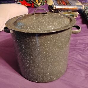 Large Speckled Gray Enamel Stock Pot With Lid